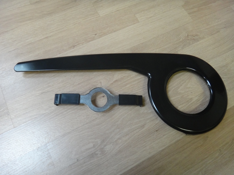 řetěz - kryt řetězu 180 mm černý+držák